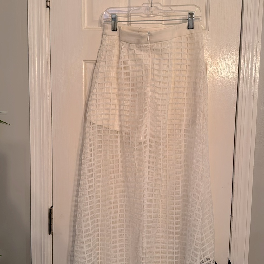 Hera Collection white shorts with train NWT L - Picture 4 of 11